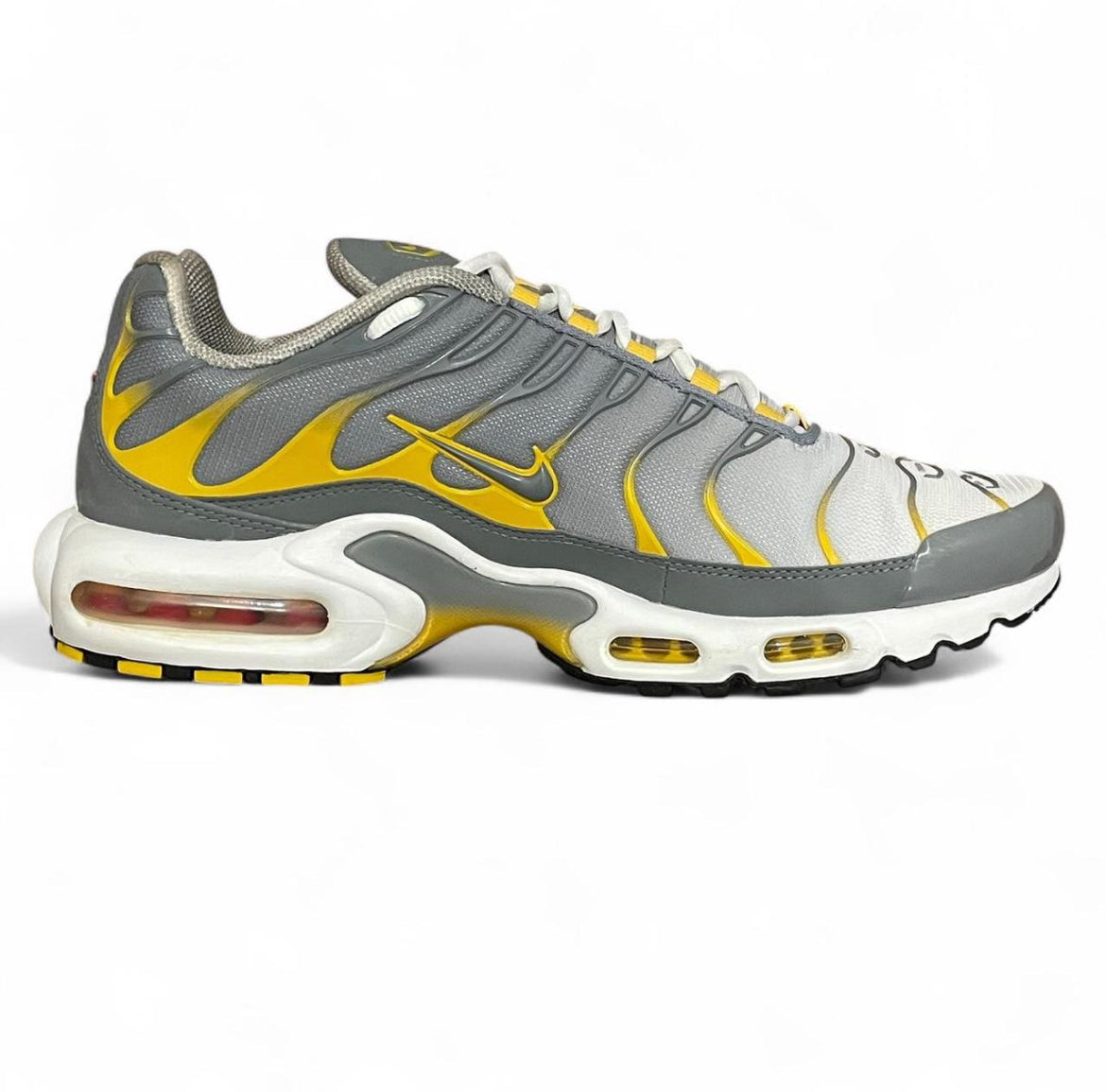 DD7111-001 Nike Air Max Plus TN
‘Particle Grey Dark Sulphur’ (2021)