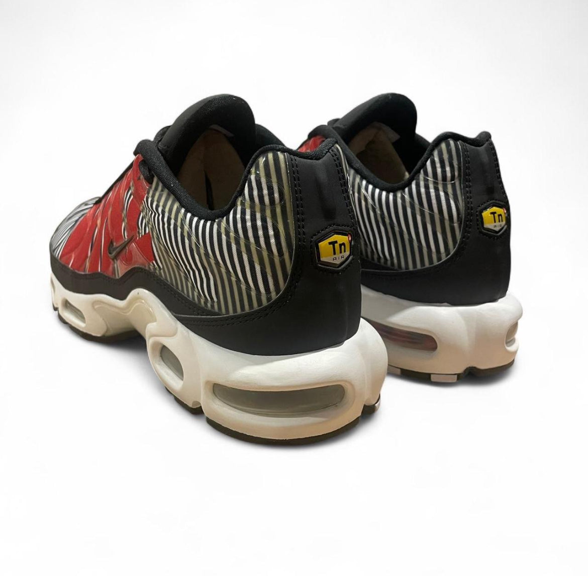 AT0040-001 Nike Air Max Plus TN ‘Striped Black White’ (2018)