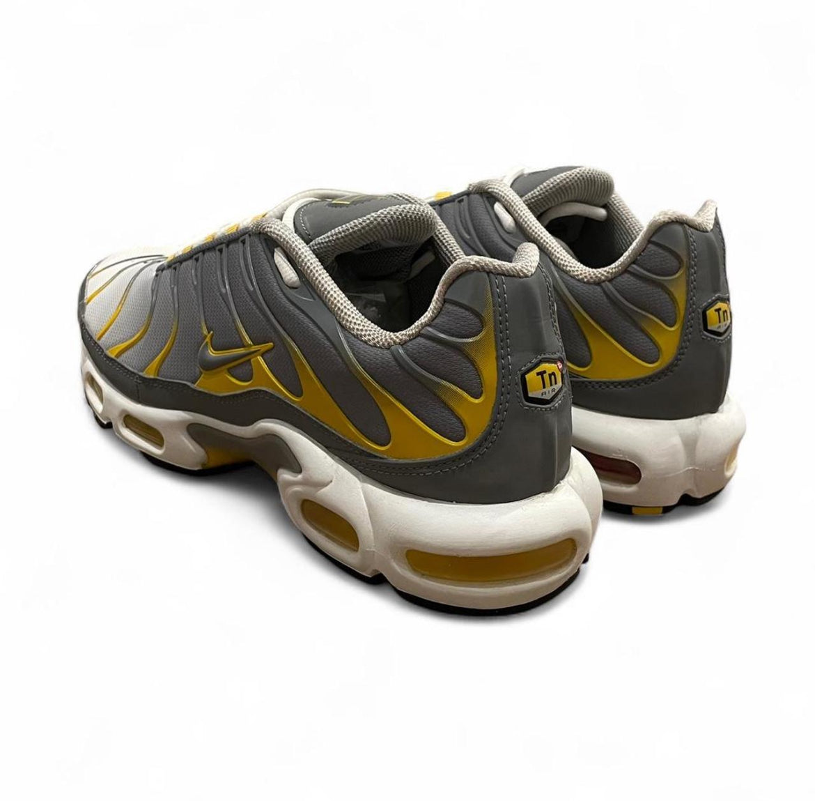DD7111-001 Nike Air Max Plus TN
‘Particle Grey Dark Sulphur’ (2021)