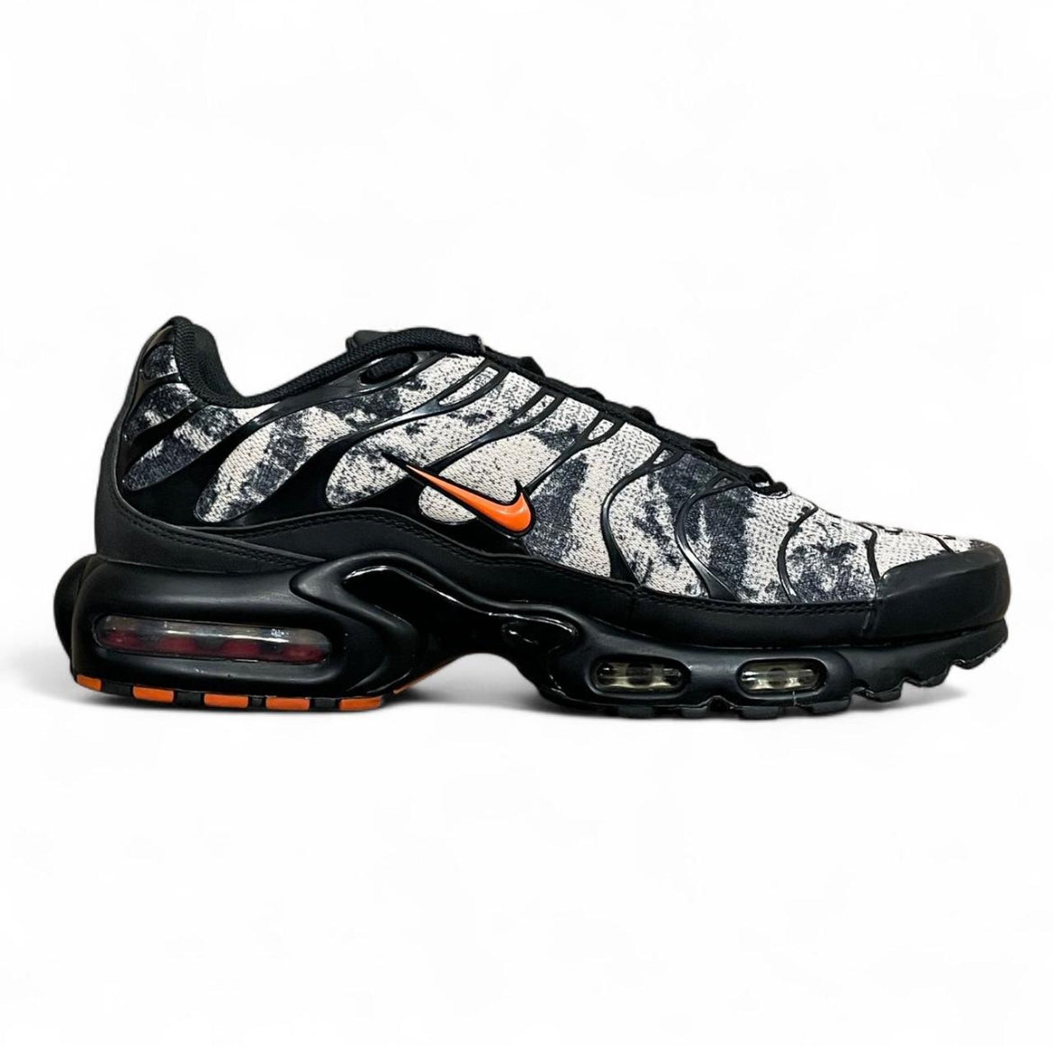 FV6913-001 Nike Air Max Plus TN ‘Camo Black Safety Orange’ (2023)