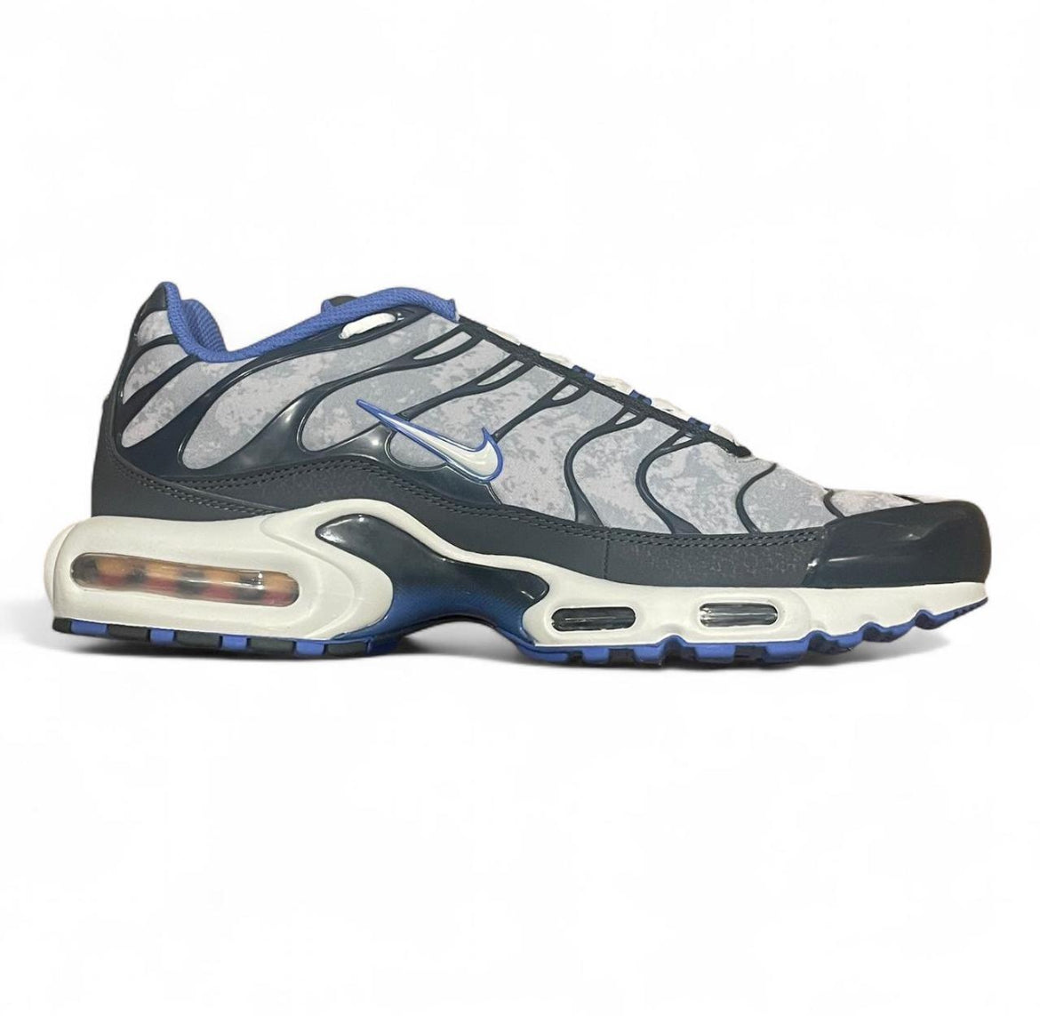 DQ3981-001 Nike Air Max Plus TN ‘Social F.C.’ (2022)
