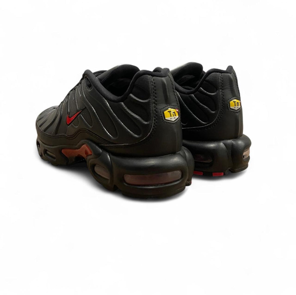 FZ3038–001 Nike Air Max Plus TN Premium ‘Bred’ (2024)