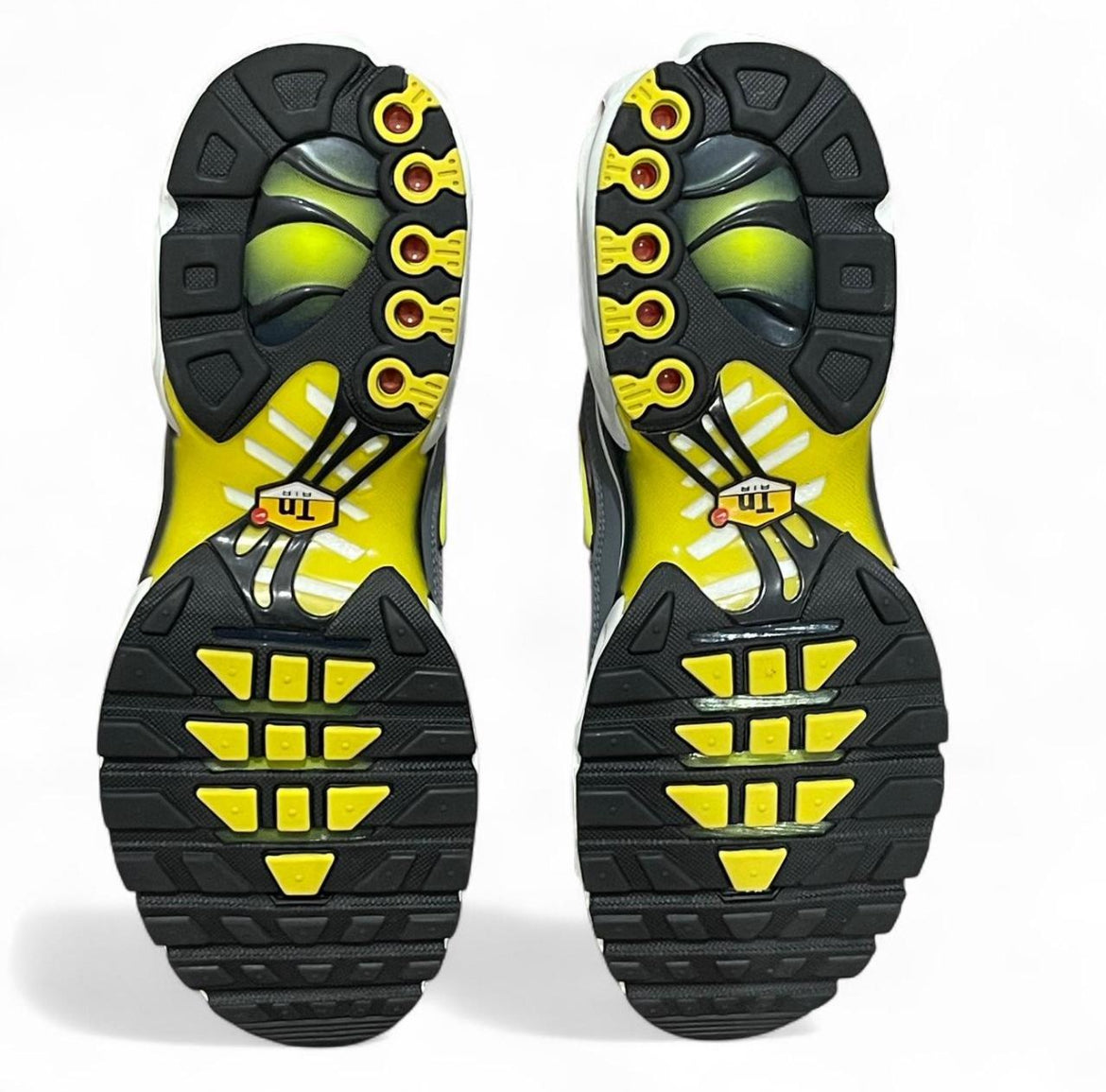 FN8007-500 Nike Air Max Plus TN (Womens)
‘Violet Dust High Voltage’ (2023)
