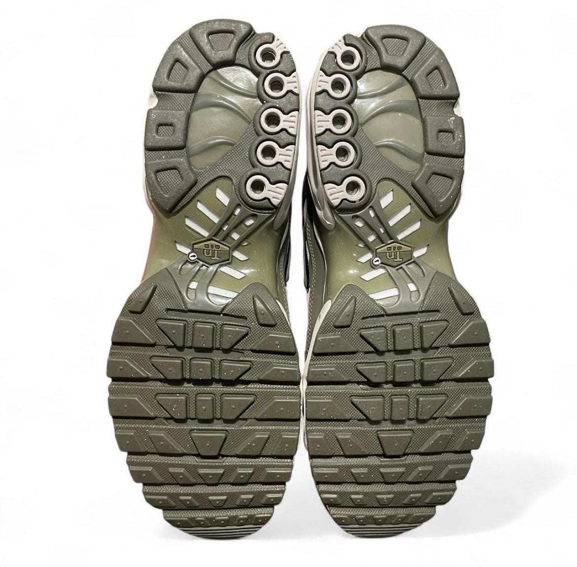 FB9722-002 Nike Air Max Plus TN ‘Light Bone Neutral Olive’ (2024)