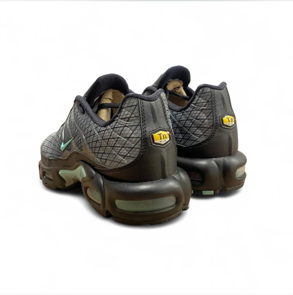 FB3351-001 Nike Air Max Plus TN ‘Spirograph’ (2022)