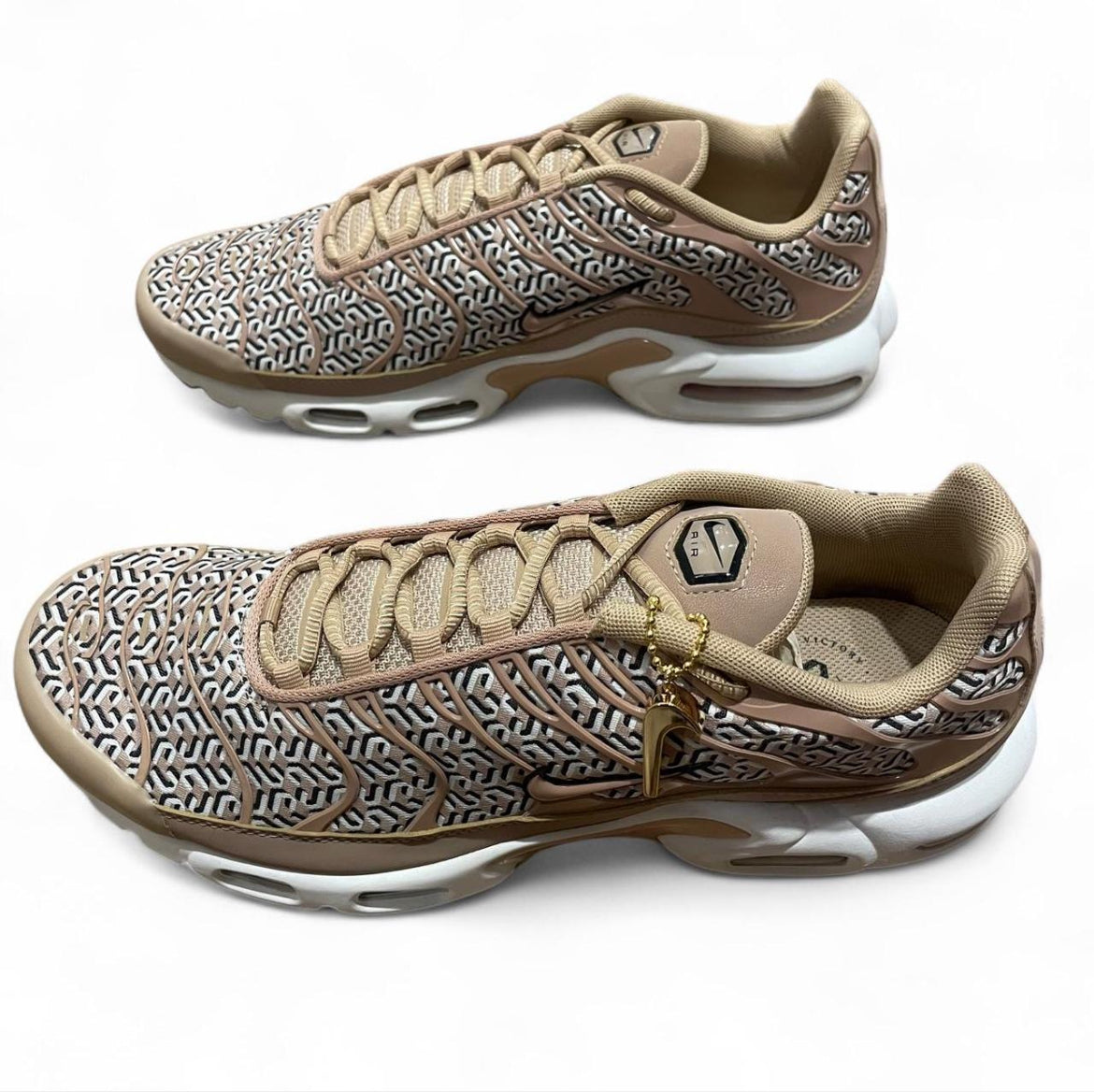 FB2557-200 Nike Air Max Plus TN (Womens) ‘United In Victory’ (2023)