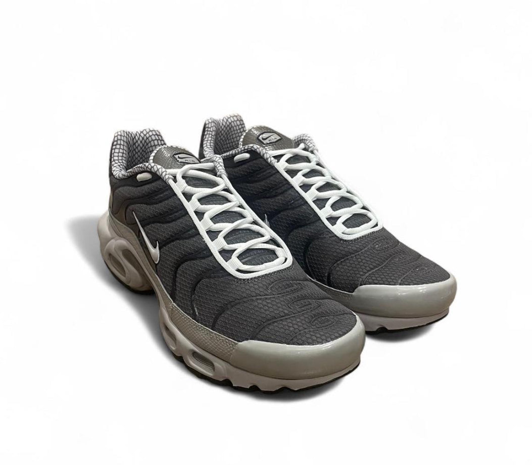 IB7679-200 Nike Air Max Plus TN ‘Year Of The Snake’ (2025)