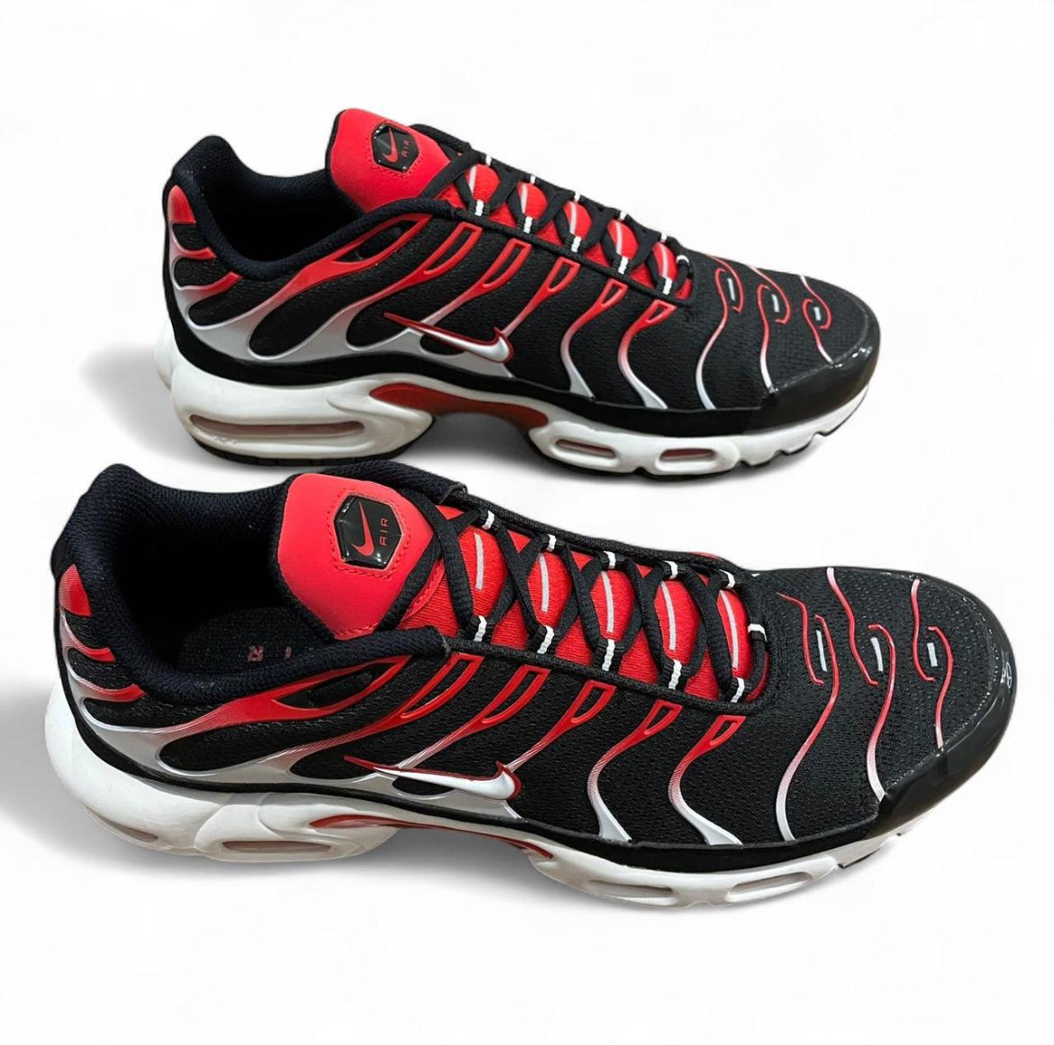DM0032-004 Nike Air Max Plus TN
‘Black White University Red’ (2023)