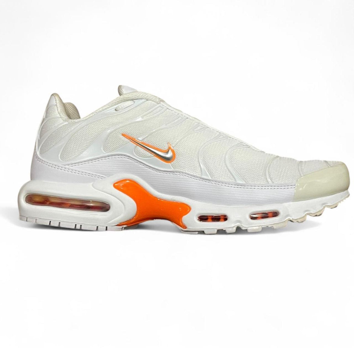 AO9564-100 Nike Air Max Plus TN SE ‘White Total Orange’ (2018)