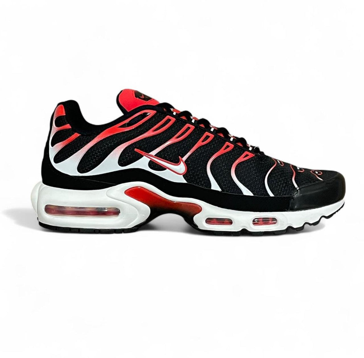 DM0032-004 Nike Air Max Plus TN
‘Black White University Red’ (2023)
