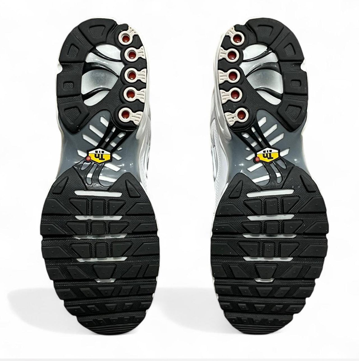 FD0658-100 Nike Air Max Plus TN ‘Spray Paint Swoosh’ (2022)
