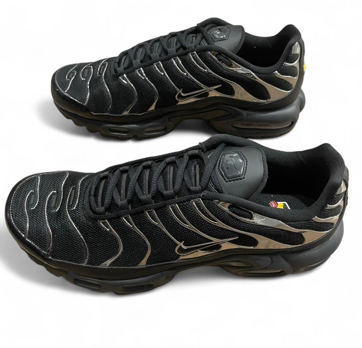 HJ9743-001 Nike Air Max Plus TN SE (Womens) ‘Black Chrome’ (2024)