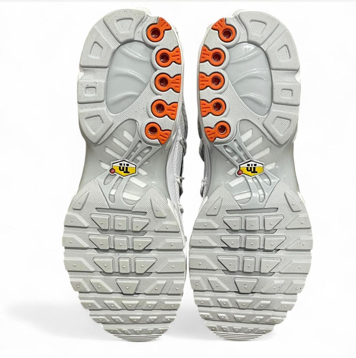 FJ4232-100 Nike Air Max Plus TN Utility
‘Safety Orange Pure Platinum’ (2024)