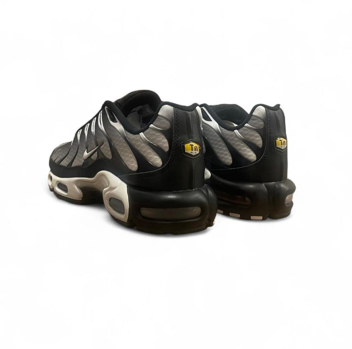 DM0032-003 Nike Air Max Plus TN
‘Black Silver White’ (2022)