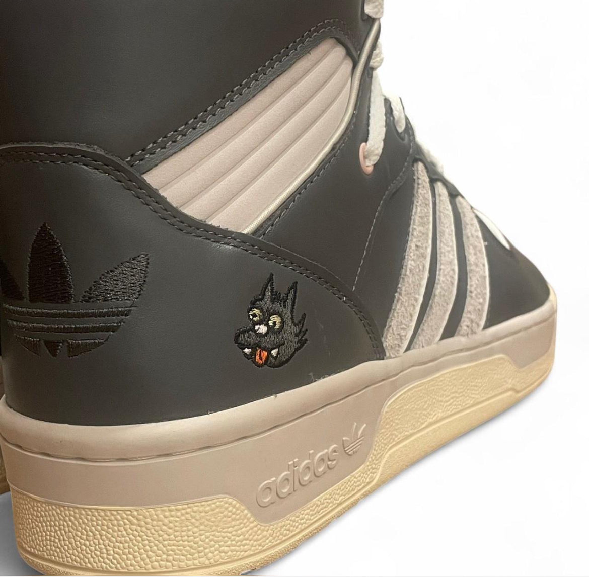 IE7565 ADIDAS Rivalry High ‘The Simpsons Scratchy’ (2023)