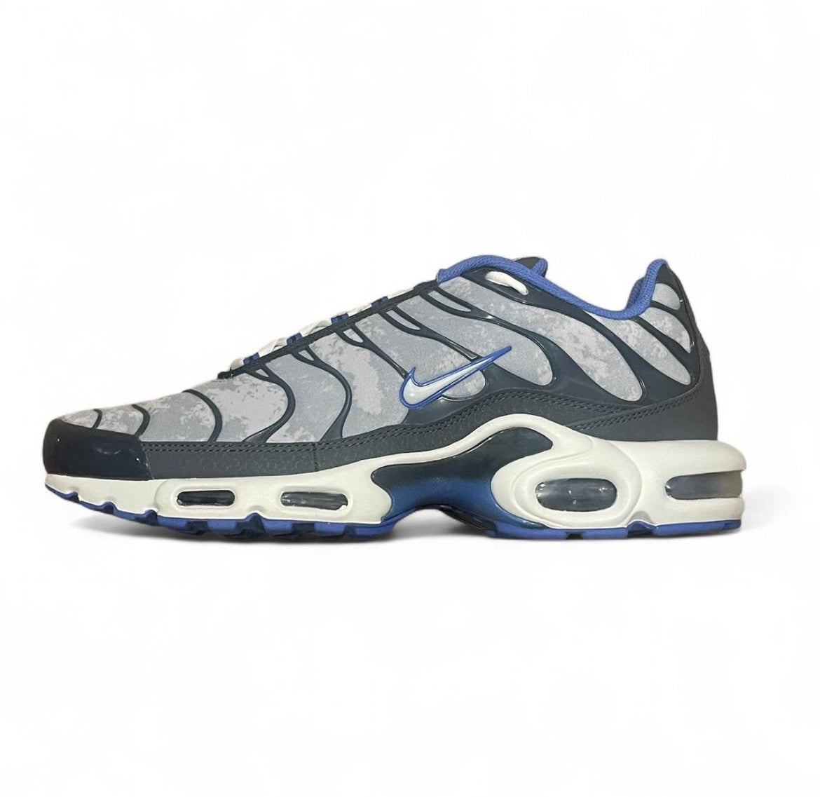 DQ3981-001 Nike Air Max Plus TN ‘Social F.C.’ (2022)