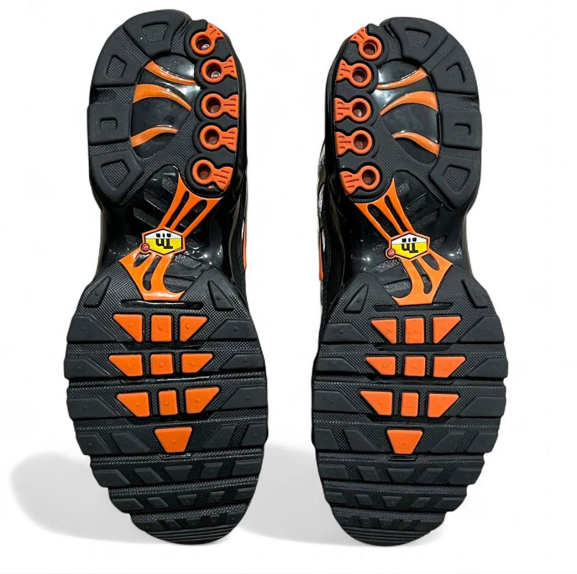 FV6913-001 Nike Air Max Plus TN ‘Camo Black Safety Orange’ (2023)
