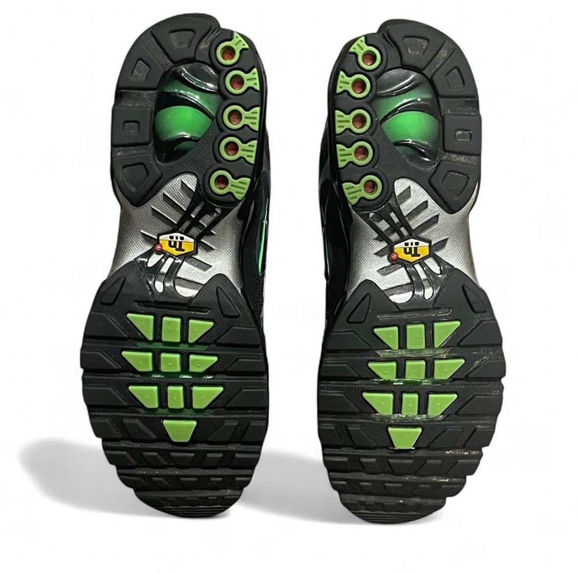 DR0139-001 Nike Air Max Plus TN ‘Black Silver Green Strike’ (2022)