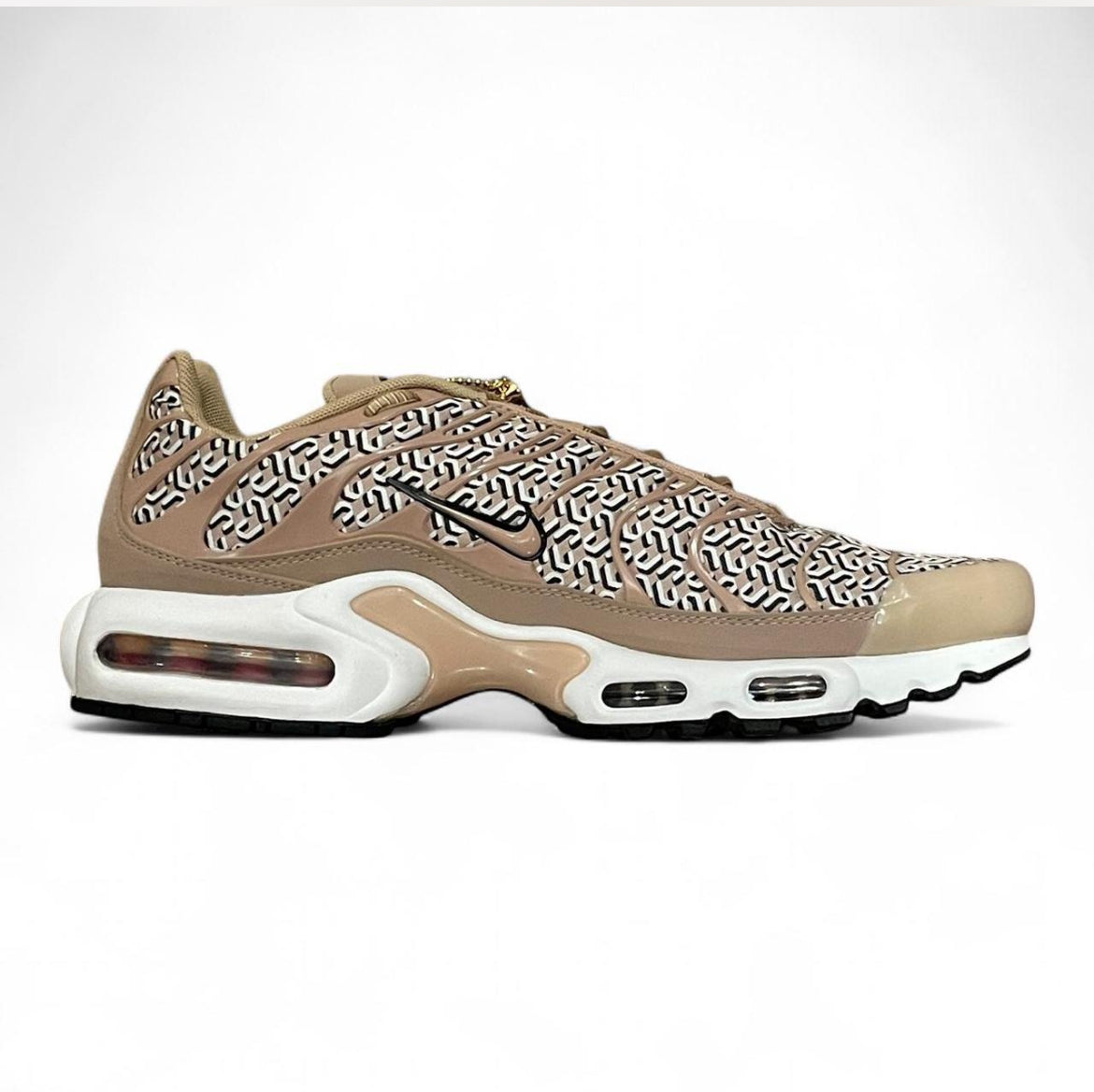 FB2557-200 Nike Air Max Plus TN (Womens) ‘United In Victory’ (2023)