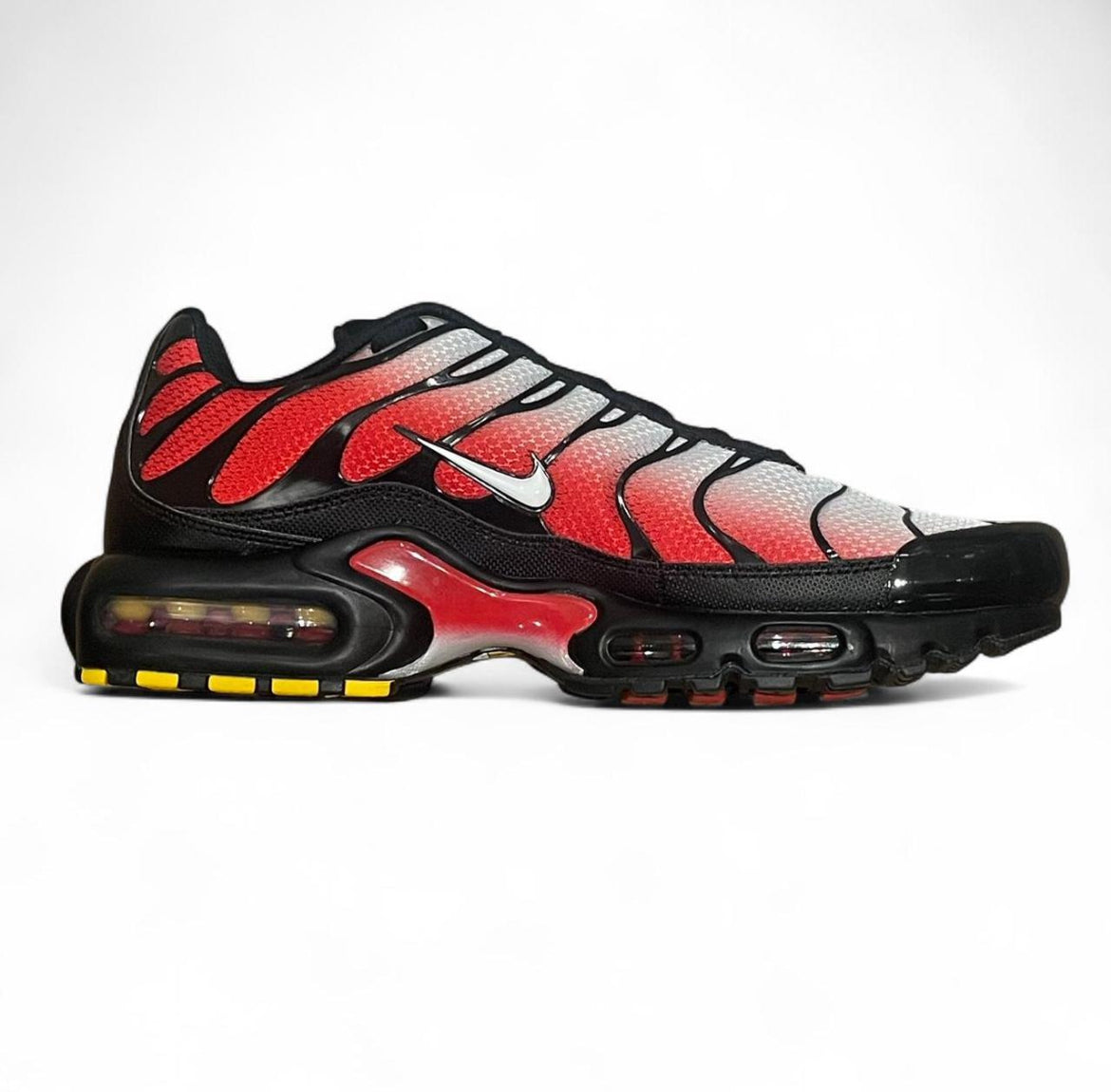 DM0032-017 Nike Air Max Plus TN ‘Red Carnage’ (2025)