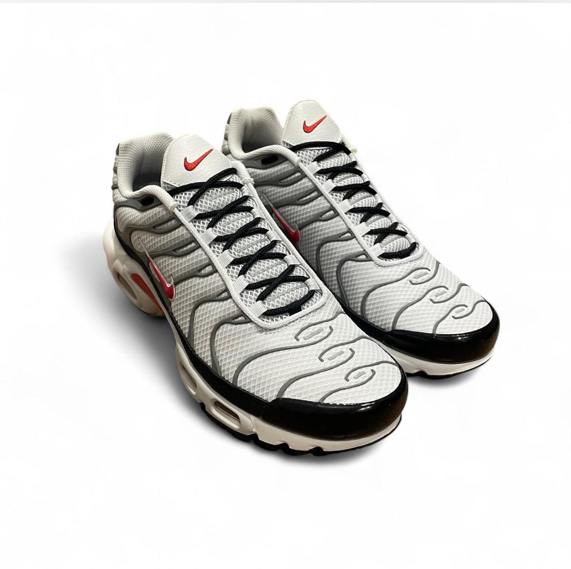 DM0032-002 Nike Air Max Plus TN ‘Photon Dust Varsity Red’ (2022)