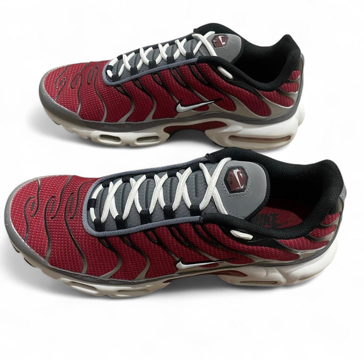 DQ3983-600 Nike Air Max Plus TN ‘Red Grey’ (2022)