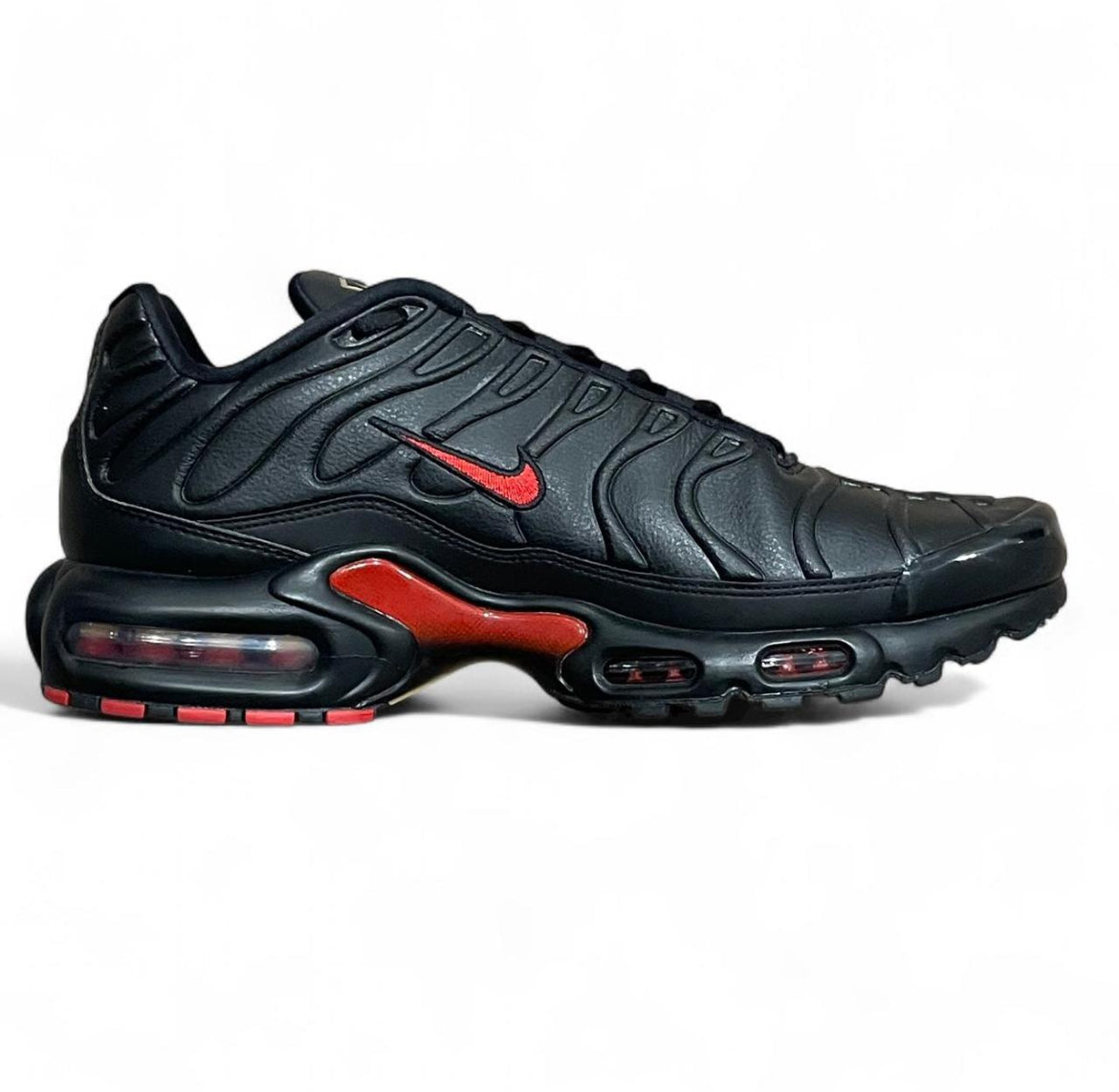 FZ3038–001 Nike Air Max Plus TN Premium ‘Bred’ (2024)
