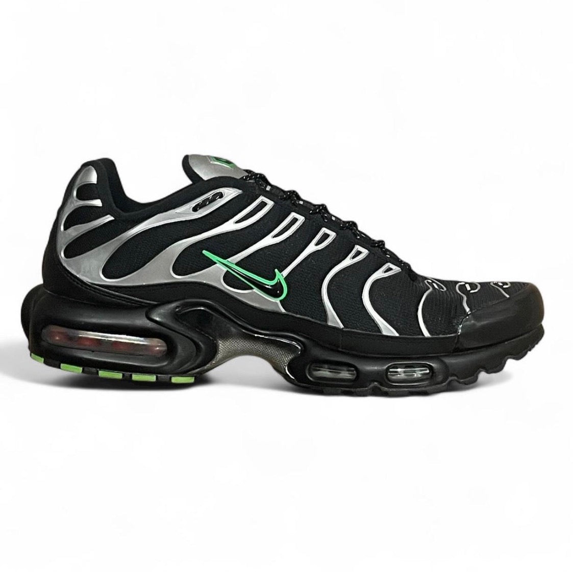 DR0139-001 Nike Air Max Plus TN ‘Black Silver Green Strike’ (2022)