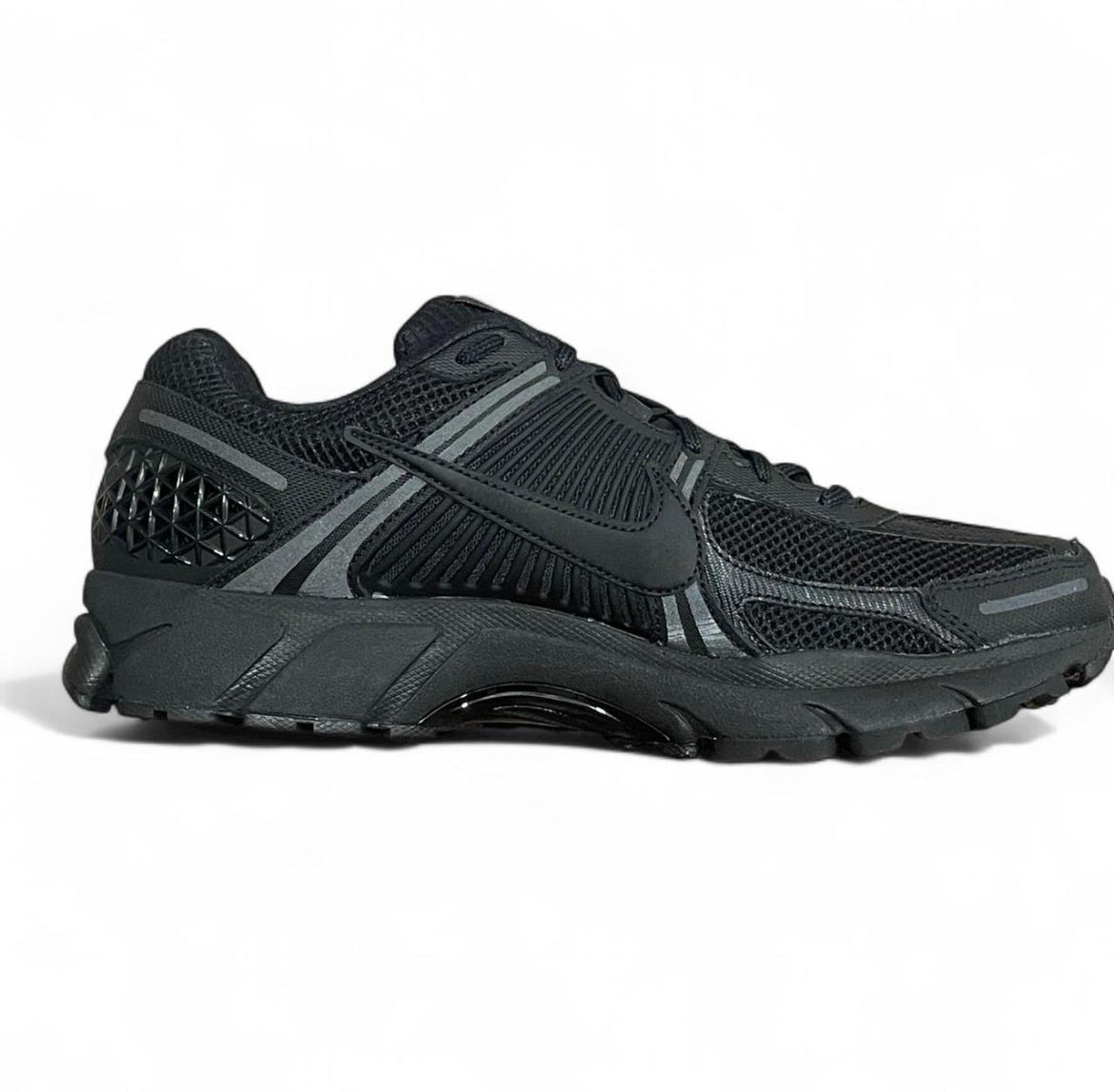 BV1358-003 Nike Zoom Vomero 5 ‘Triple Black’ (2023)