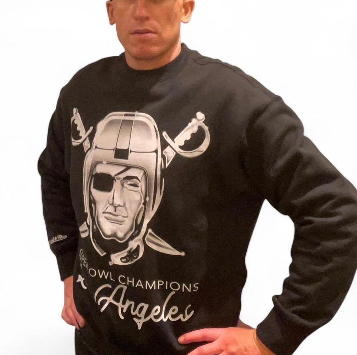 MNLR2108-920 Mitchell & Ness NFL LA Raiders Superbowl Champions Crewneck Sweater ‘Black White’ (2024)