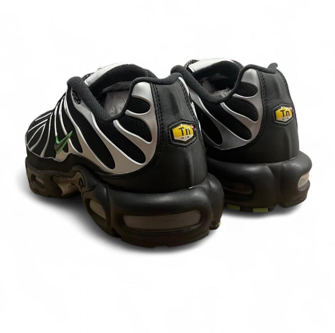 DR0139-001 Nike Air Max Plus TN ‘Black Silver Green Strike’ (2022)