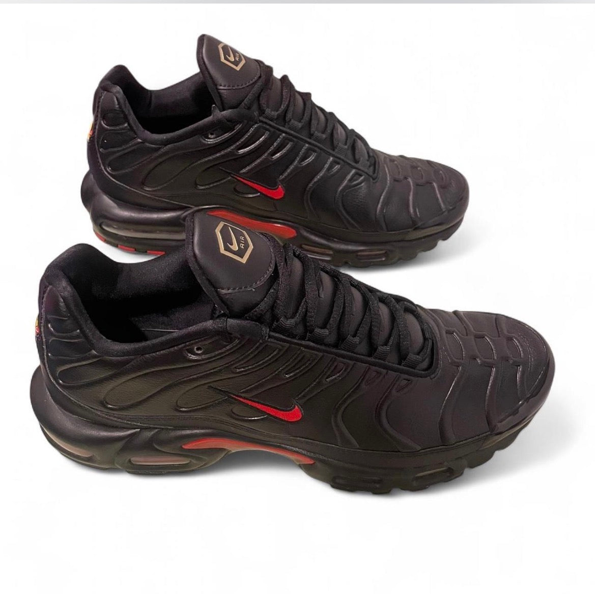 FZ3038–001 Nike Air Max Plus TN Premium ‘Bred’ (2024)