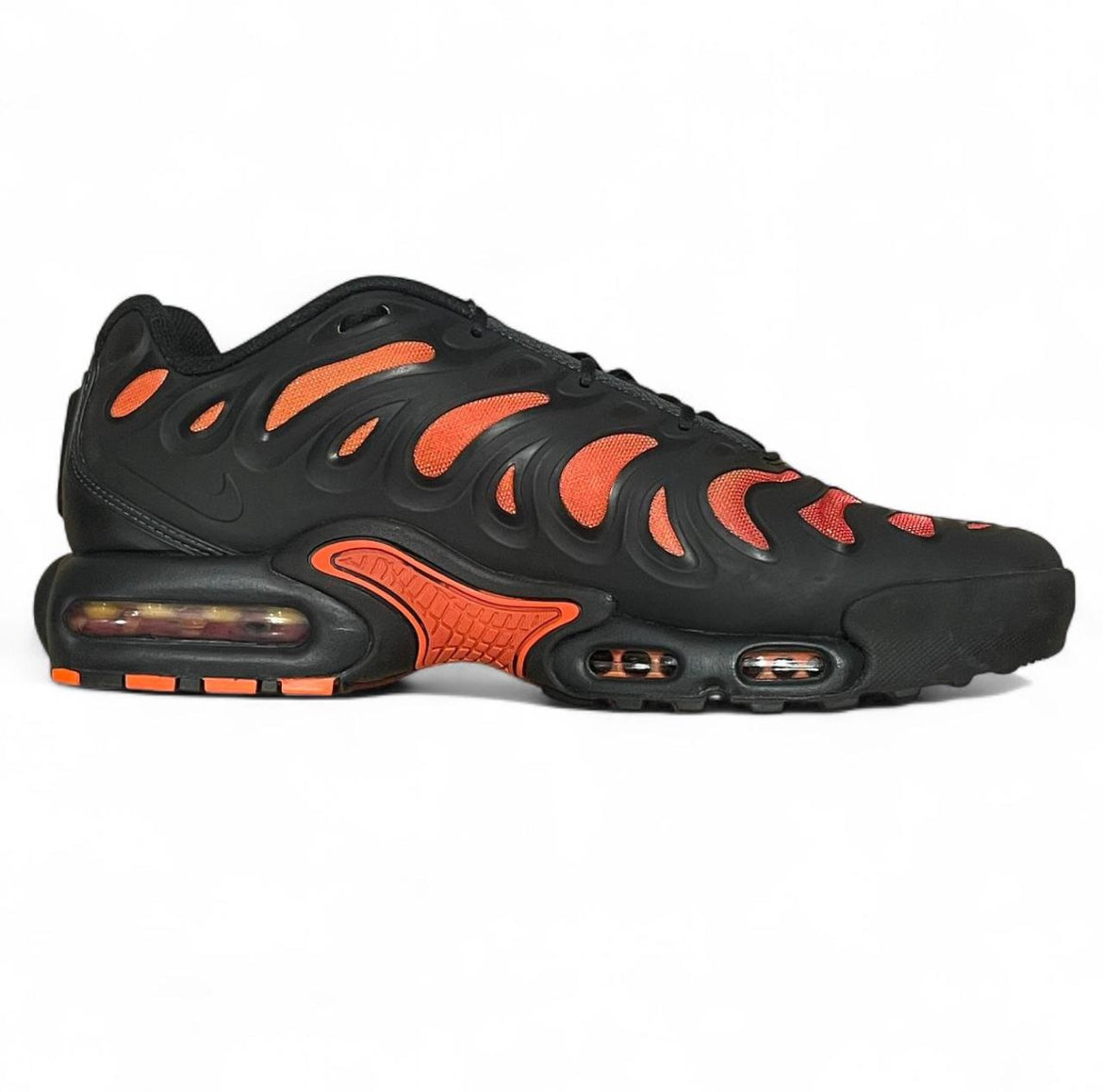 FD4290-010 Nike Air Max Plus TN Drift ‘Black Dragon Red’ (2024)