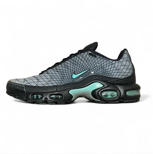FB3351-001 Nike Air Max Plus TN ‘Spirograph’ (2022)