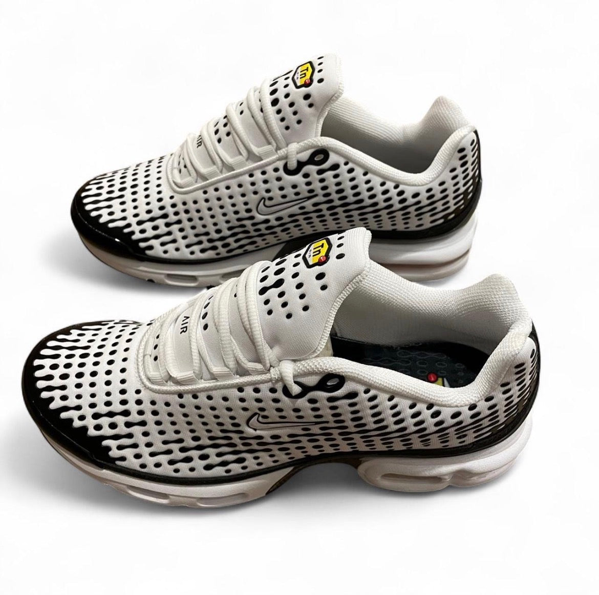 HQ2197-100 Nike Air Max Plus TN7 ‘White Black’ (2025)