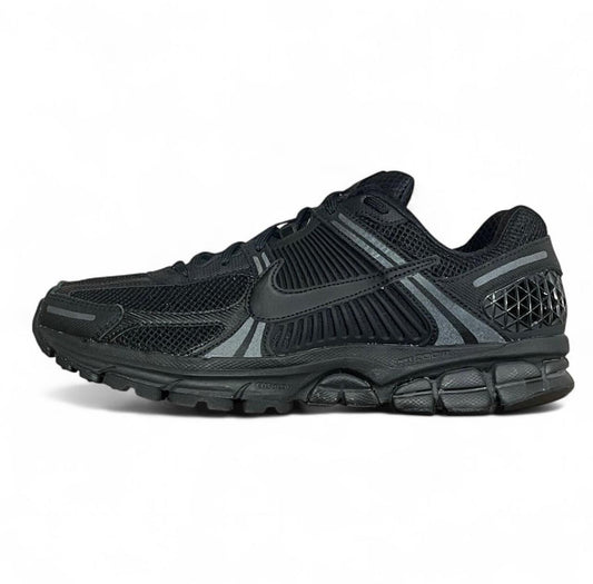 BV1358-003 Nike Zoom Vomero 5 ‘Triple Black’ (2023)