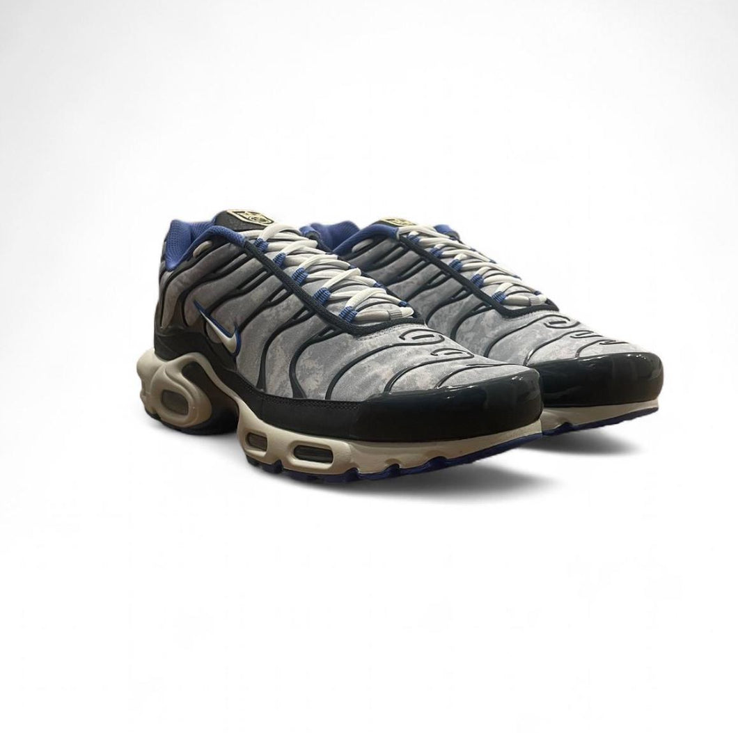 DQ3981-001 Nike Air Max Plus TN ‘Social F.C.’ (2022)