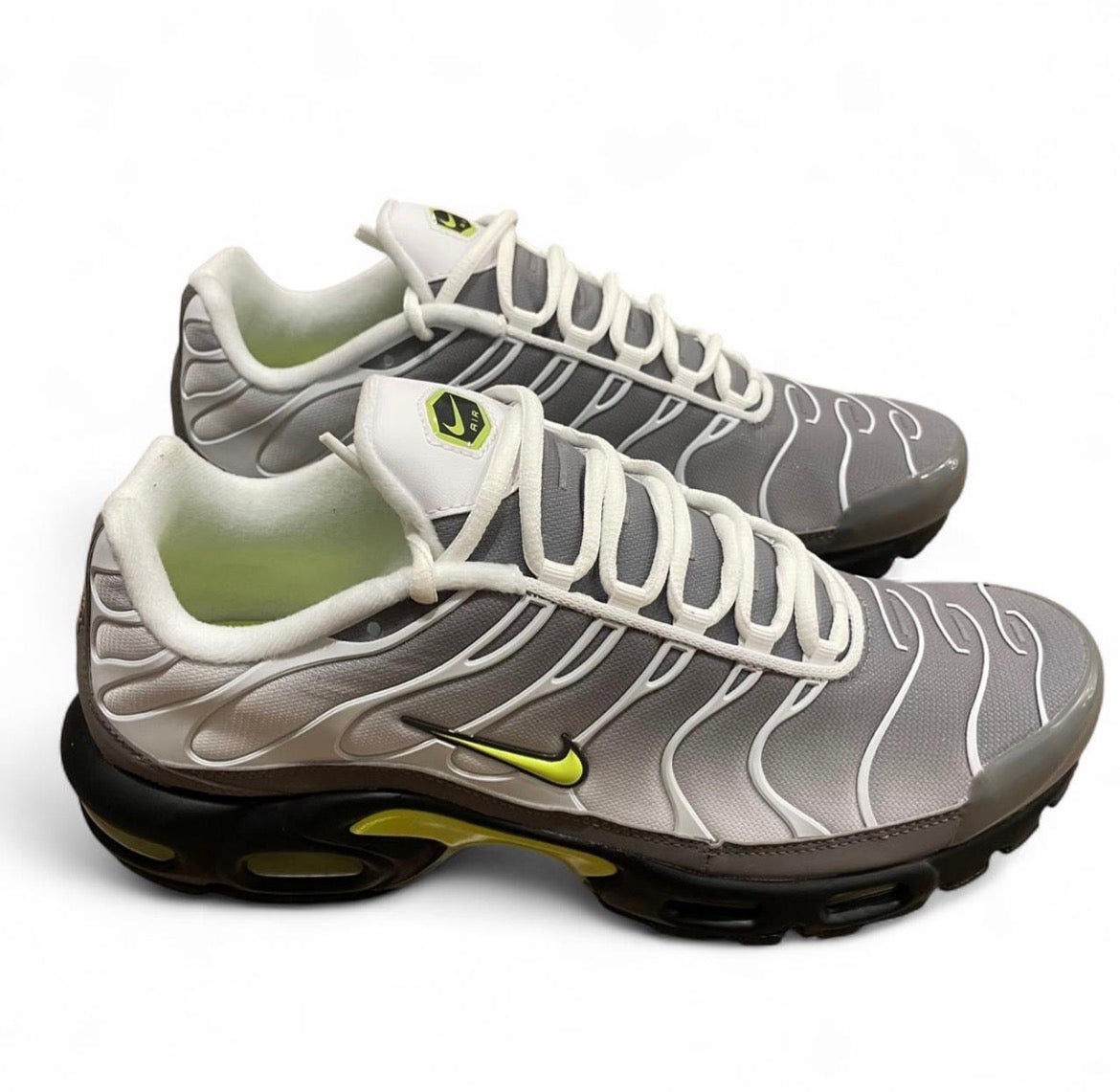 IQ0288-100 Nike Air Max Plus TN ‘Neon’ (2026)