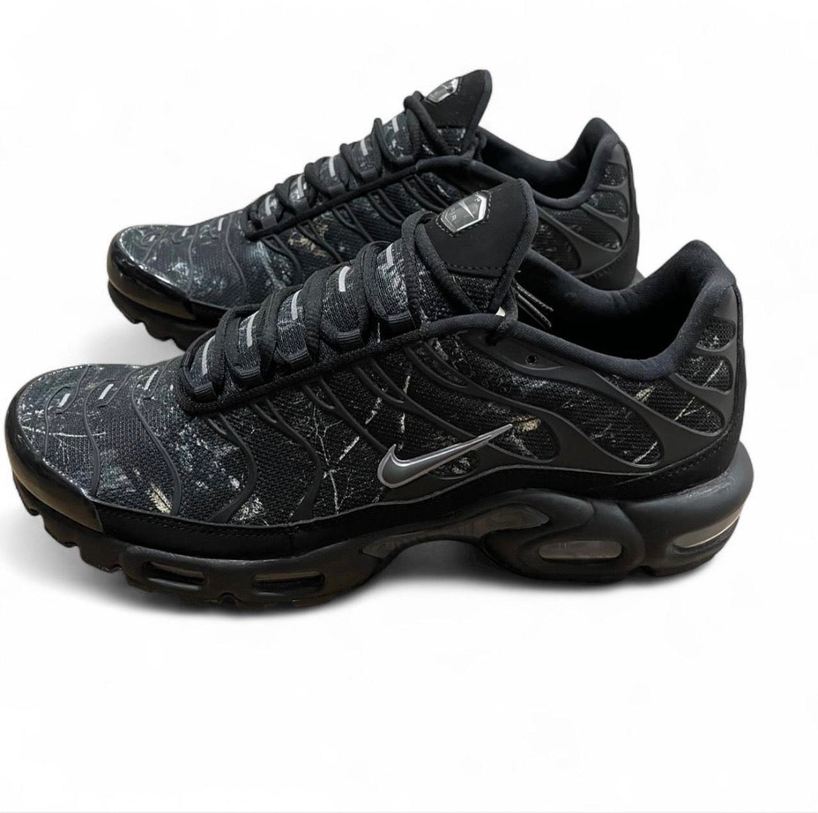 IQ0301-070 Nike Air Max Plus TN ‘Black Wood Camo’ (2026)