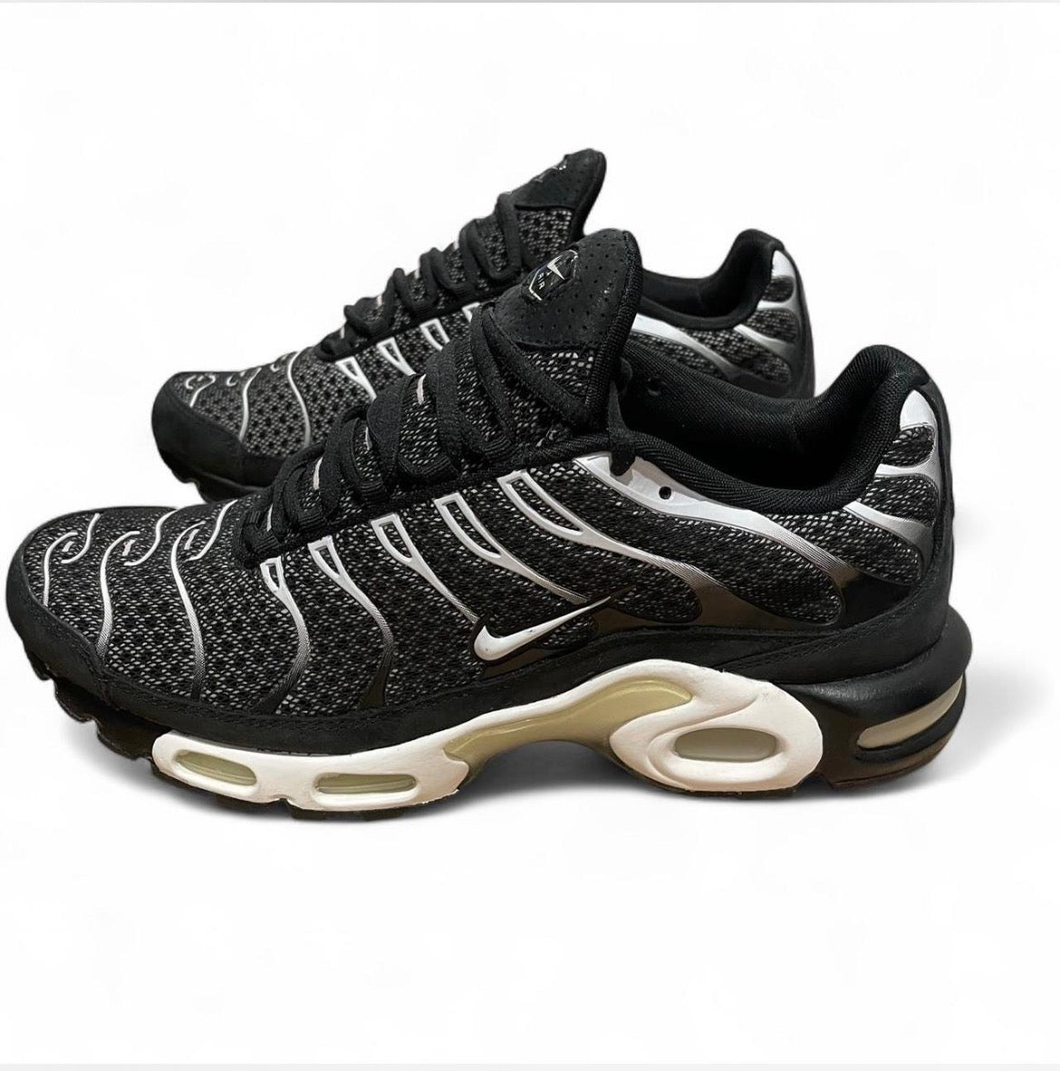 898018-001 Nike Air Max Plus TN ‘Black Sail’ (2017)