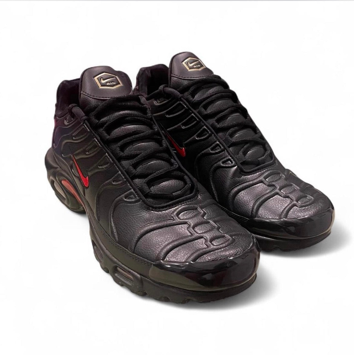 FZ3038–001 Nike Air Max Plus TN Premium ‘Bred’ (2024)