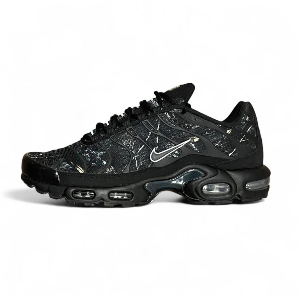 IQ0301-070 Nike Air Max Plus TN ‘Black Wood Camo’ (2026)