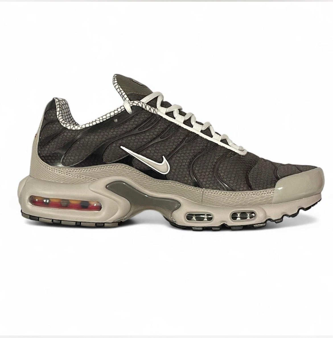 IB7679-200 Nike Air Max Plus TN ‘Year Of The Snake’ (2025)