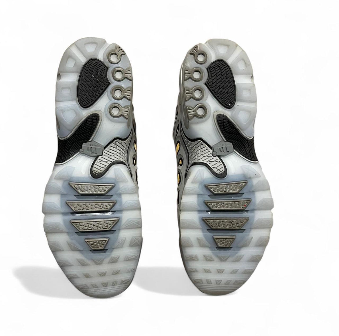 FD4290-002 Nike Air Max Plus TN Drift ‘Light Smoke Grey’ (2024)