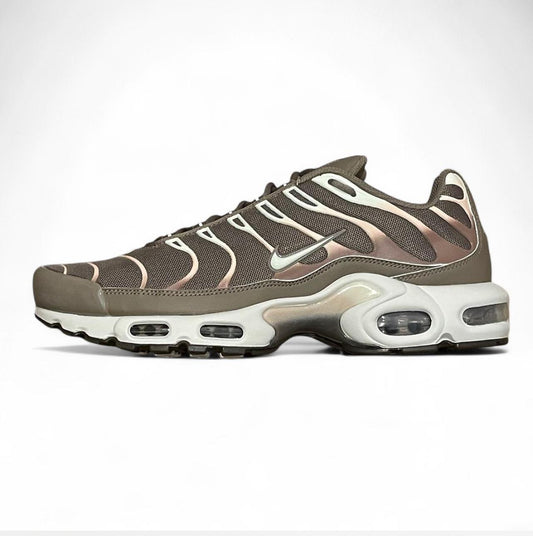 DZ3671-200 Nike Air Max Plus TN (Womens) ‘Mink Brown’ (2025)