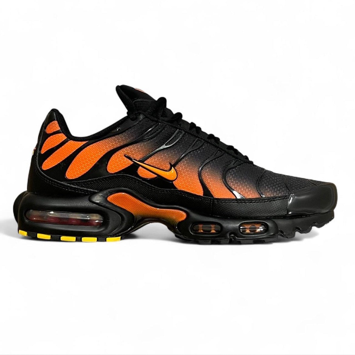 DM0032-025 Nike Air Max Plus TN ‘Black Total Orange’ (2025)