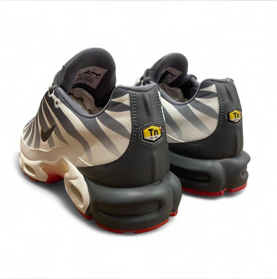 AQ0237-100 Nike Air Max Plus TN SE ‘Before The Bite’ (2018)