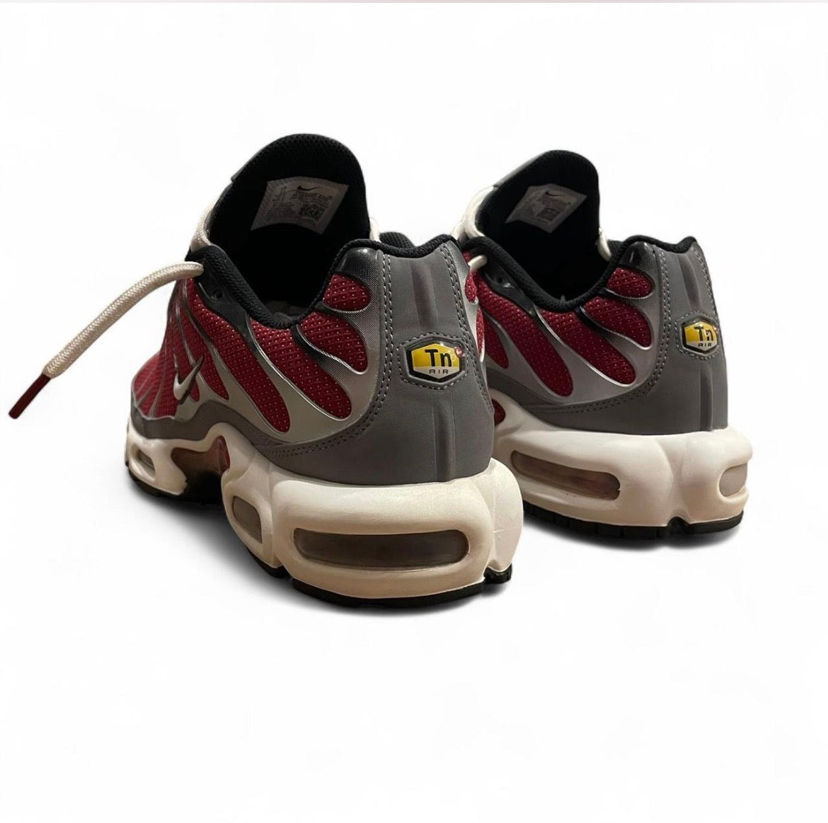DQ3983-600 Nike Air Max Plus TN ‘Red Grey’ (2022)