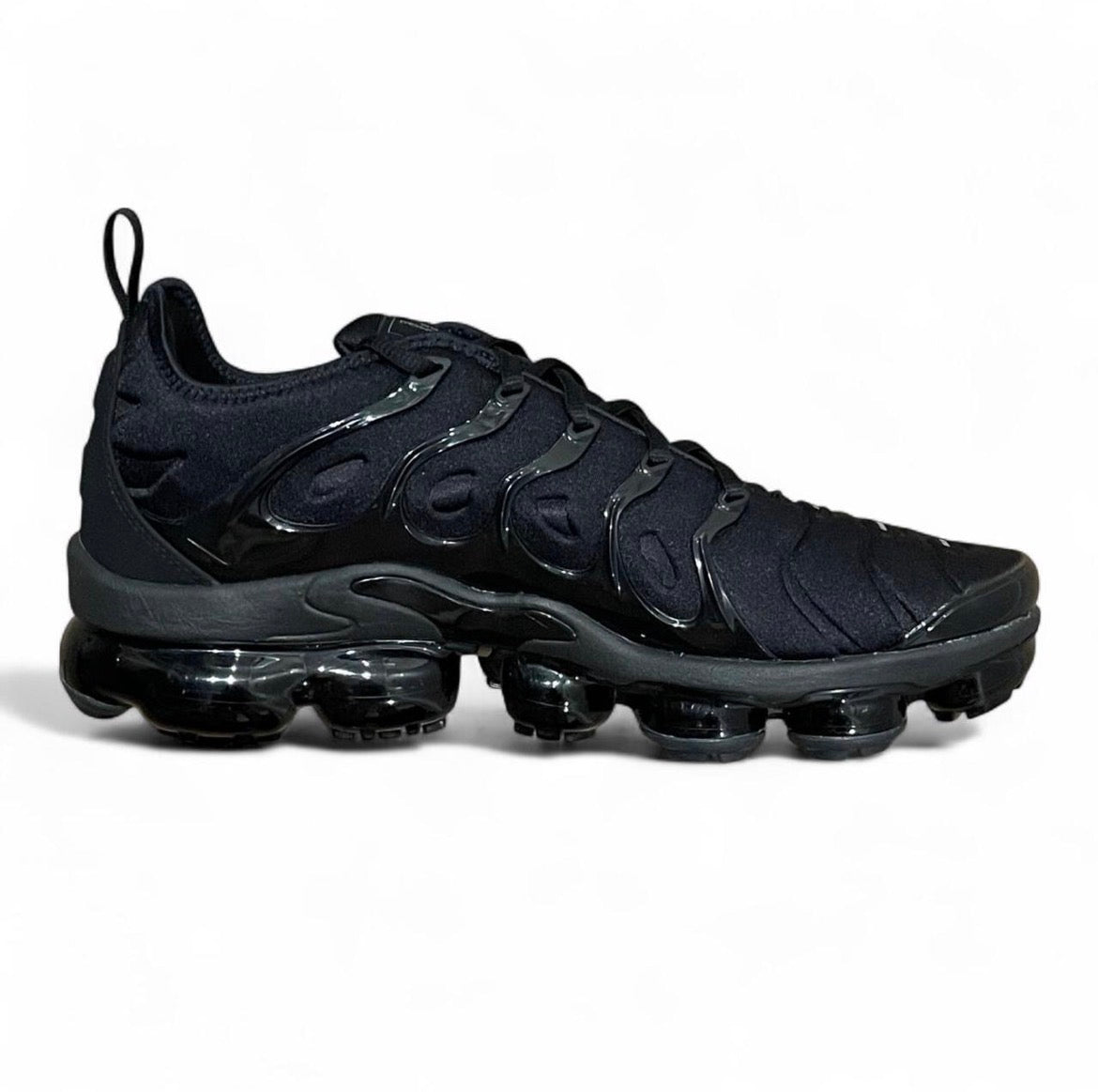 924453-004 Nike Air VaporMax Plus ‘Triple Black’ (2018)