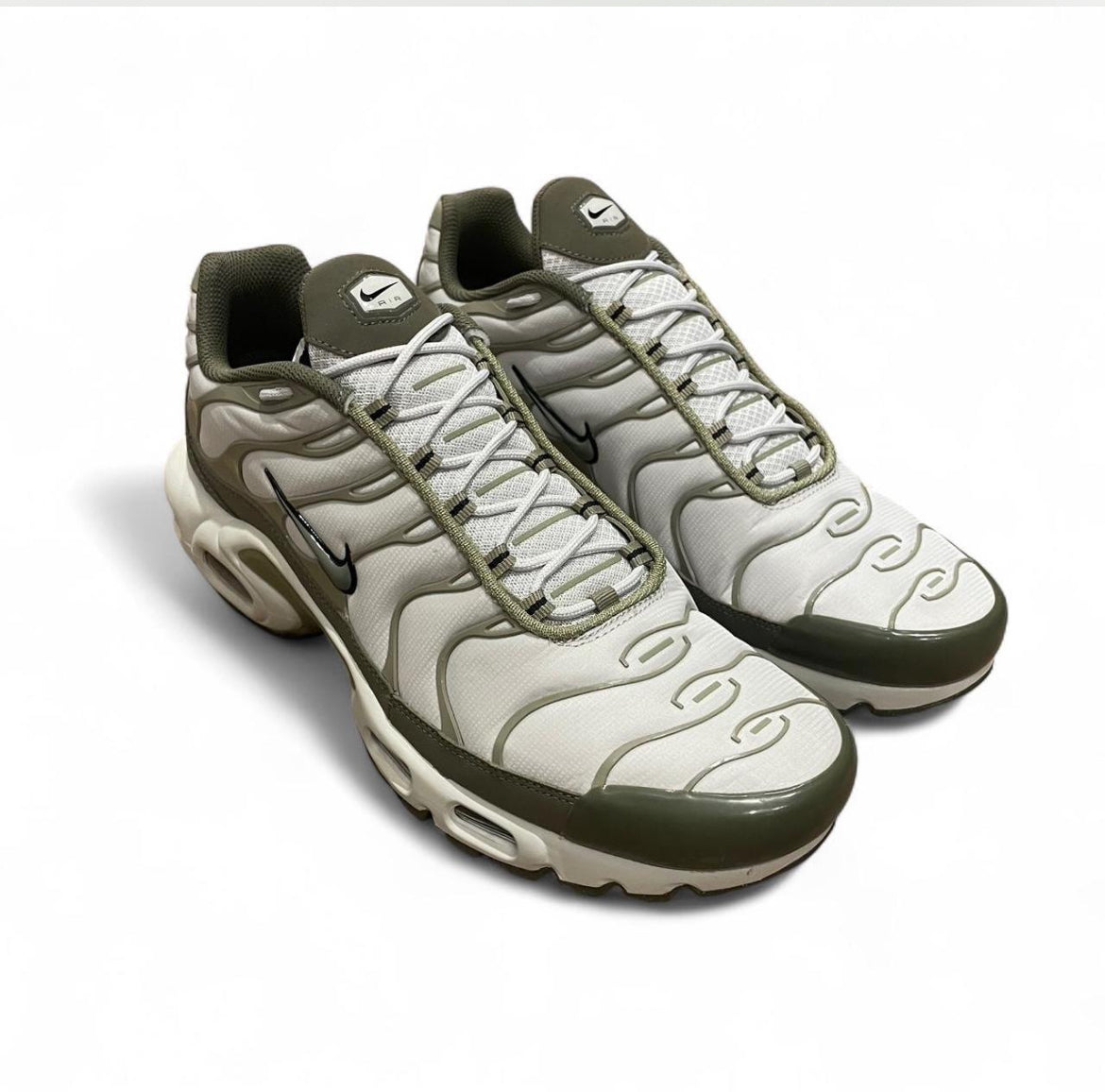 FB9722-002 Nike Air Max Plus TN ‘Light Bone Neutral Olive’ (2024)